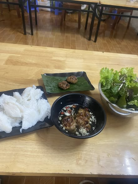 Lee Tuan tweet media