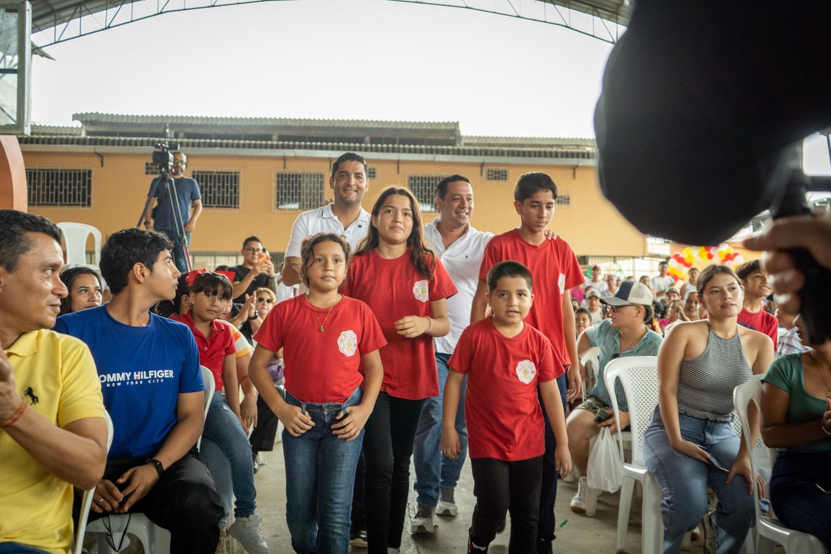 #GADCHONE || ¡Arrancaron los Vacacionales 2026!

Sarita Zambrano tiene 7 años y las metas muy claras: ama bailar y cantar. Por eso, le pidió a su mamá Karen Santacruz que la inscribiera en ese curso vacacional gratuito que ofrece el Municipio de Chone.