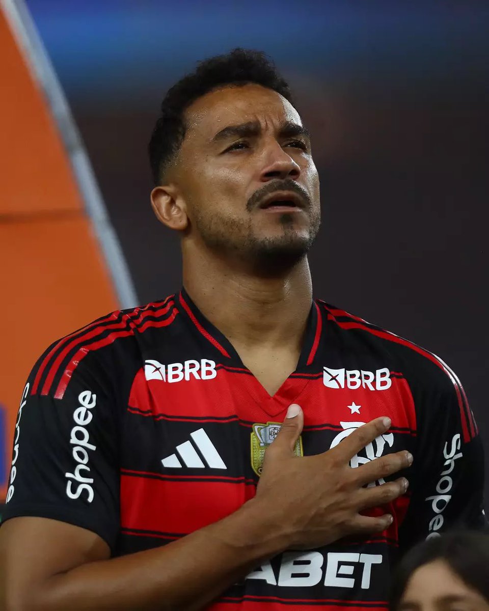 ⚠️ Danilo deve se aposentar no final desta temporada com o Flamengo.

O zagueiro já demonstra forte inclinação para iniciar uma nova etapa como treinador.

Via: <a href="/MarcoMampreso/">Marco Mampreso</a>
📸 Adriano Fontes/CRF