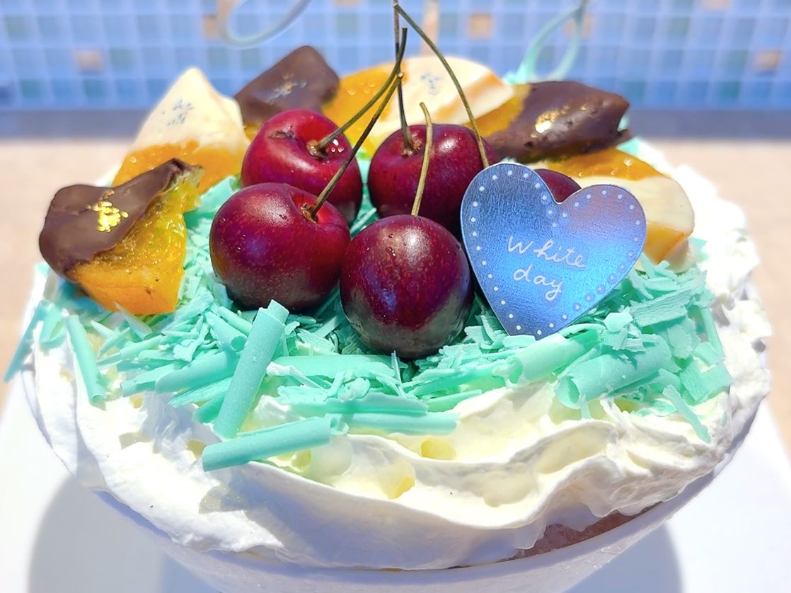 chiko_ri_'s tweet photo. KORI CAFE ANNIVERSARYさん💙 続き
なんとなんと
嬉しいサプライズ🎂✨
誕生日が近い事を覚えていてくださいました
White day Ver.1(R)🍧
うわぁ〜嬉しすぎる🥹🥹🥹🫰
今だけのこちらのメニューは
ルビーチョコとハイパーミントの
ベースを選べます🍫
中も🍫ババロア入りです🎶

#KORICAFEANNIVERSARY https://t.co/PlBIBuORal