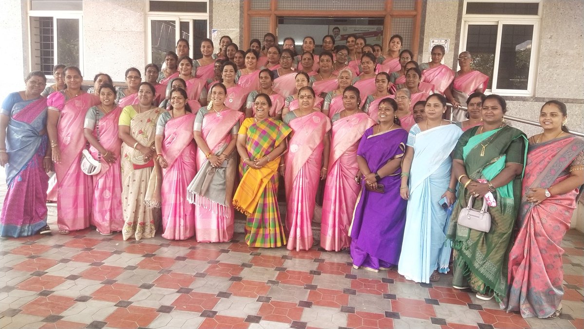needivarman's tweet photo. மகளிர் தினத்தை முன்னிட்டு சேலம் மாநகராட்சியில் கேக் வெட்டி கொண்டாடிய தருணம் https://t.co/8NlrQnH6qX