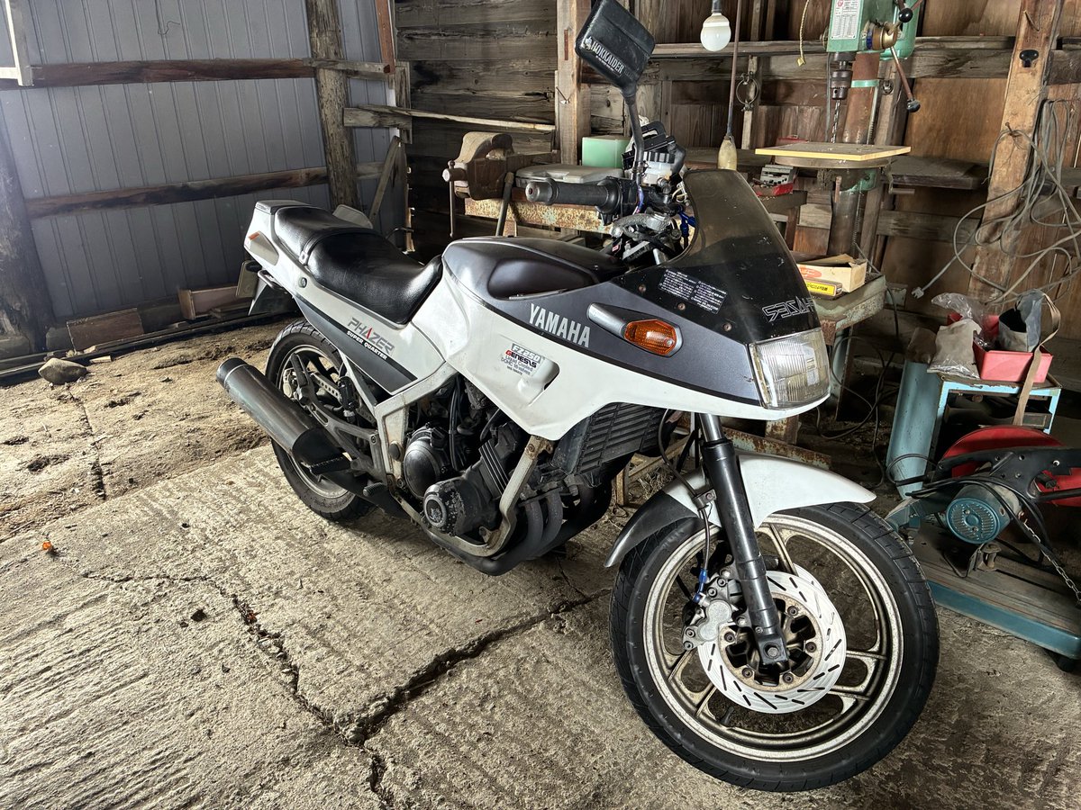 dima_sukumowan's tweet image. そろそろ冬眠明けの準備をと
預かってもらっている農業倉庫へ

#FZ250