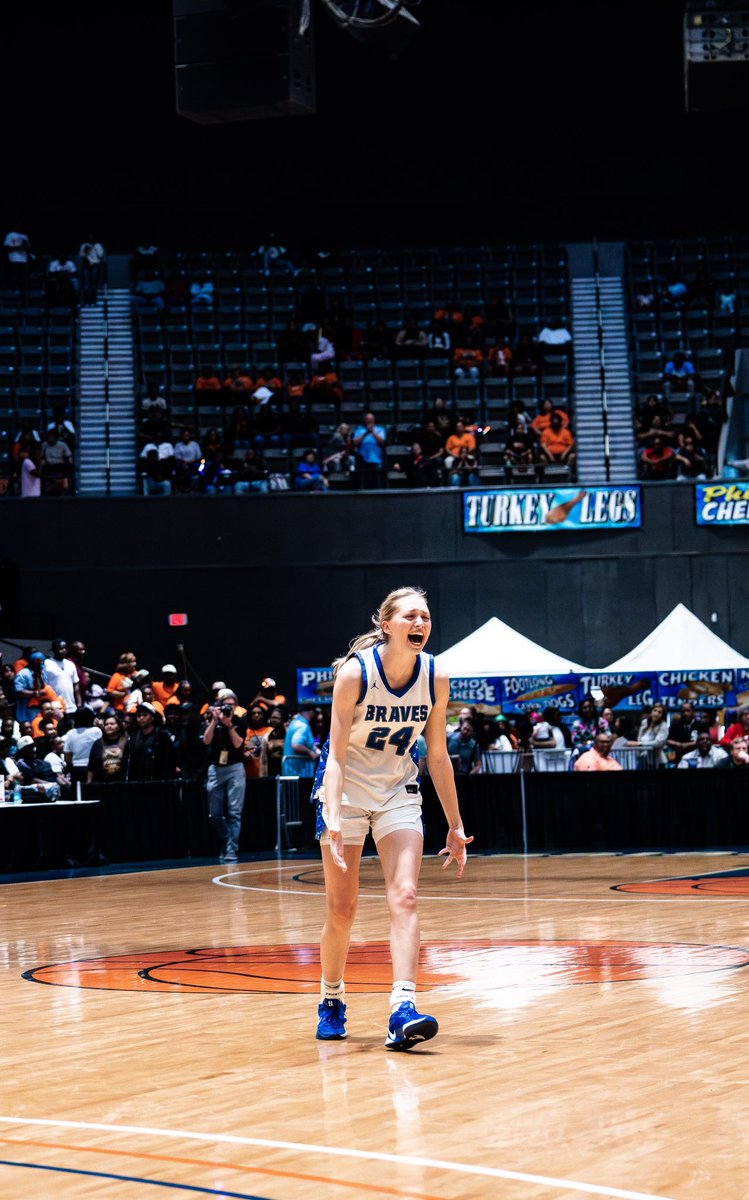 Meg Moore tweet media