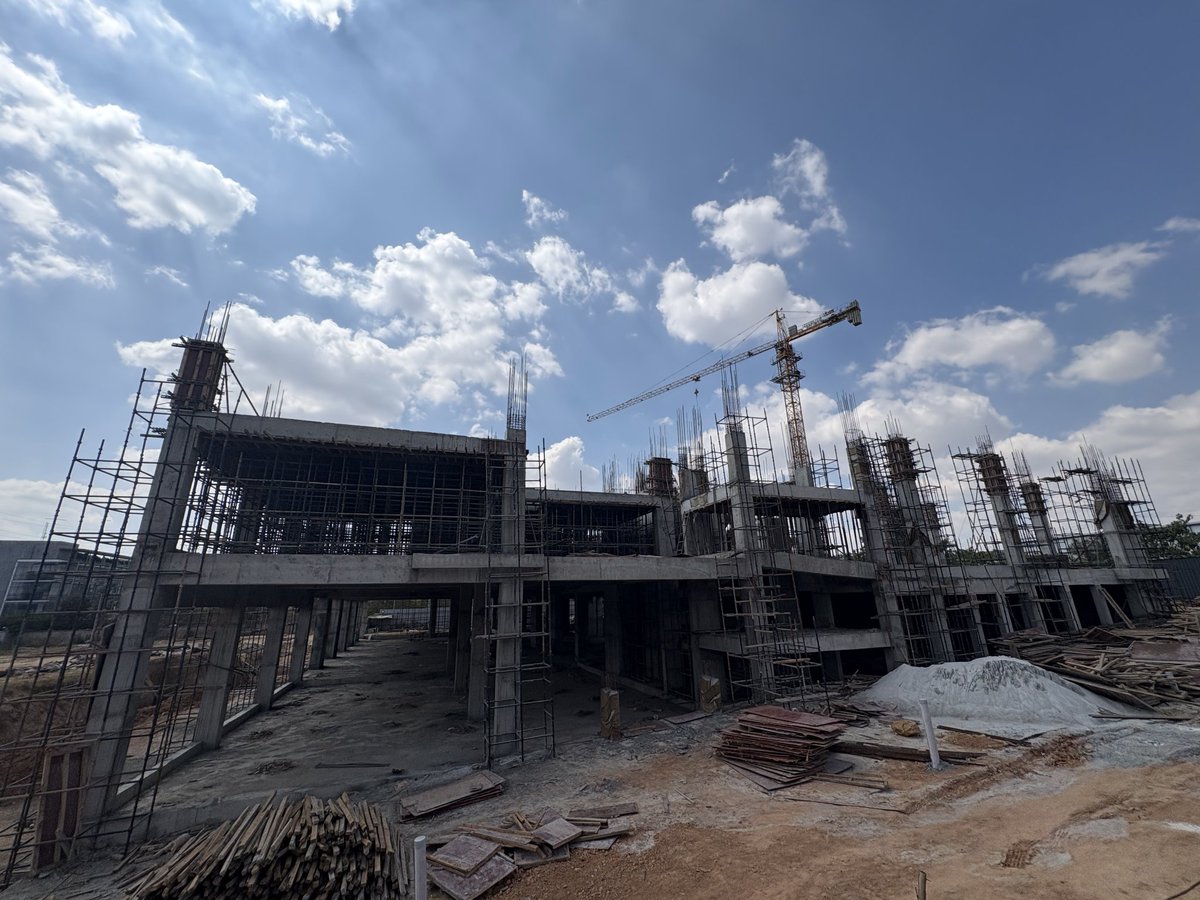 DevanahalliBLR's tweet photo. 🚨 KIADB Aerospace Park | Star Hotels.
Construction is in full swing for two major projects:
✅ Varun Group’s Novotel + ibis Styles – 360 keys
✅ Radisson – 157 keys
A total of 517 premium & midscale rooms adding for airport ecosystem by 2027, 4 more hotels in pipeline or u/c. https://t.co/L5qz1RGAyX