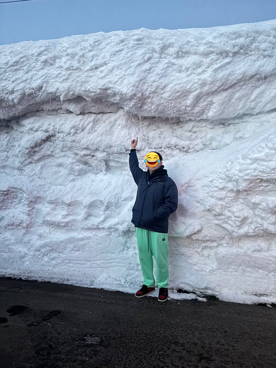 昨シーズンの岩原Ω
今年の写真と比べてみても雪の量が段違いでした笑