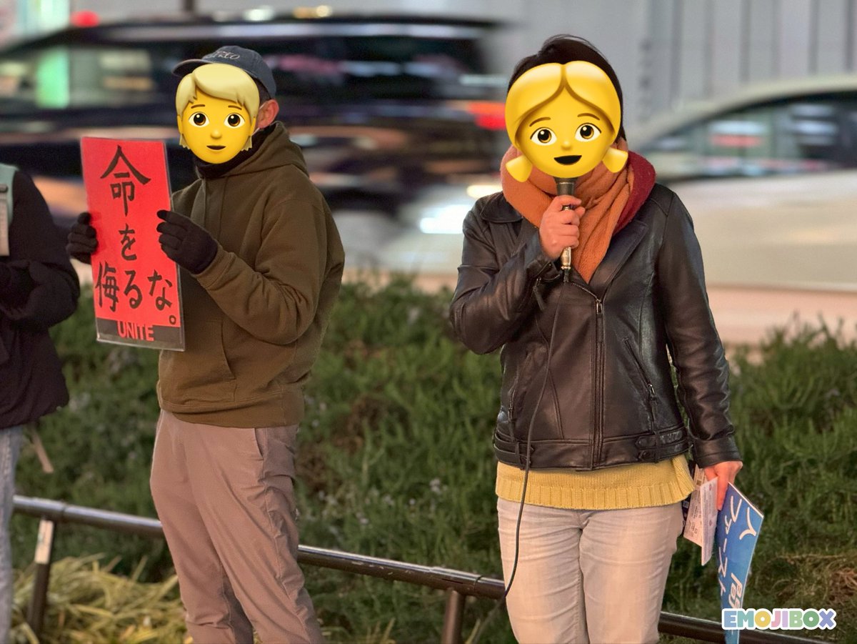 SaveImmigrantsO's tweet photo. 昨夜大阪NoHateとSIOと有志でウィシュマさんを追悼するアクションを行いました
寒い中参加してくれた方には感謝します
立ち止まって話を聞いていた方、大阪NoHate作成のチラシに目を通す方が多くおられました
2度とウィシュマさんの様な事件が起こらないように、今後も強く入管や国等に求めていきたい https://t.co/U5cCooUbC9