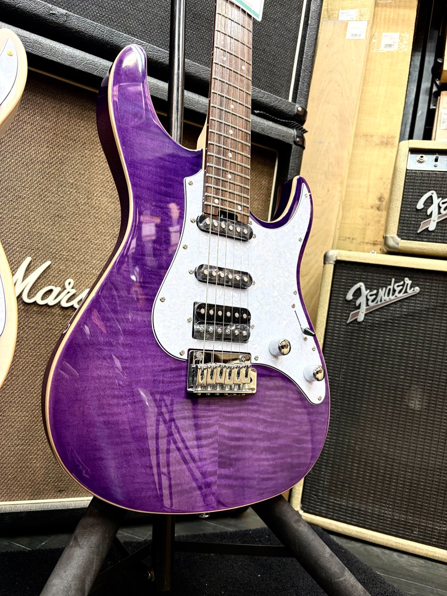 espcrafthouse's tweet image. 私、スタッフのアベはSee Thru Purpleが推しです！🥰

色鮮やかでありながら杢目が表現している波打つダークな感じがとても何か引き込まれる物があります...😈

#ESP渋谷
#GrassRoots