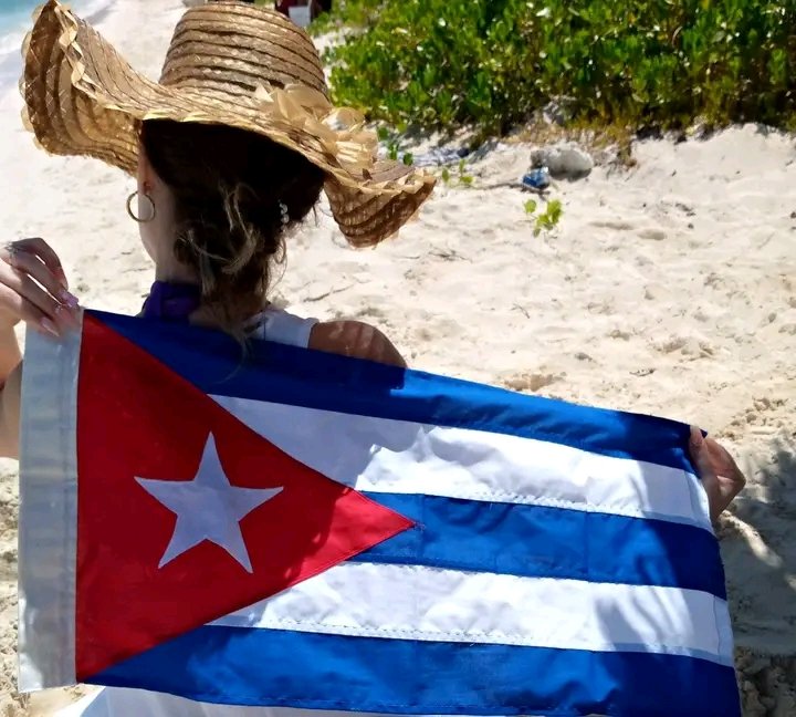 MryRodrguez4's tweet photo. Hay mujeres que van por ahí, pudiendo y guerreando con todo, ellas son orgullosamente: CUBANAS🇨🇺‼️

Feliz día Internacional de la Mujer, desde mi país, para el mundo. https://t.co/MBFFxUs8dR