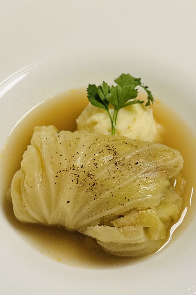 saboten10's tweet photo. 週末ランチはクロアチア料理
前から気になっていたお店に初入店
クロアチア料理って食べたことないけどどれも美味しい
サルマというロールキャベツみたいな名物メニューは好みが分かれるって聞いていたけど美味しかったよ☺️
お店の内装も良かったのでまた行こうっと
#クロアチア料理
#Dobro
#京橋 https://t.co/2fPtHeeSt7