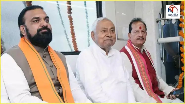 भारतीय जनता पार्टी  द्वारा नया निर्णय लिया गया ।।
बिहार में भारतीय जनता पार्टी कई नये इतिहास रचने जा रही है।
इसमें पहली बार बिहार में भाजपा के मुख्यमंत्री  का होना भी शामिल है। 
हालाँकि पार्टी पहले ही बिहार से अपना राष्ट्रीय अध्यक्ष बना कर सबको चौंका चुकी है।
आप सभी फोटो में देख