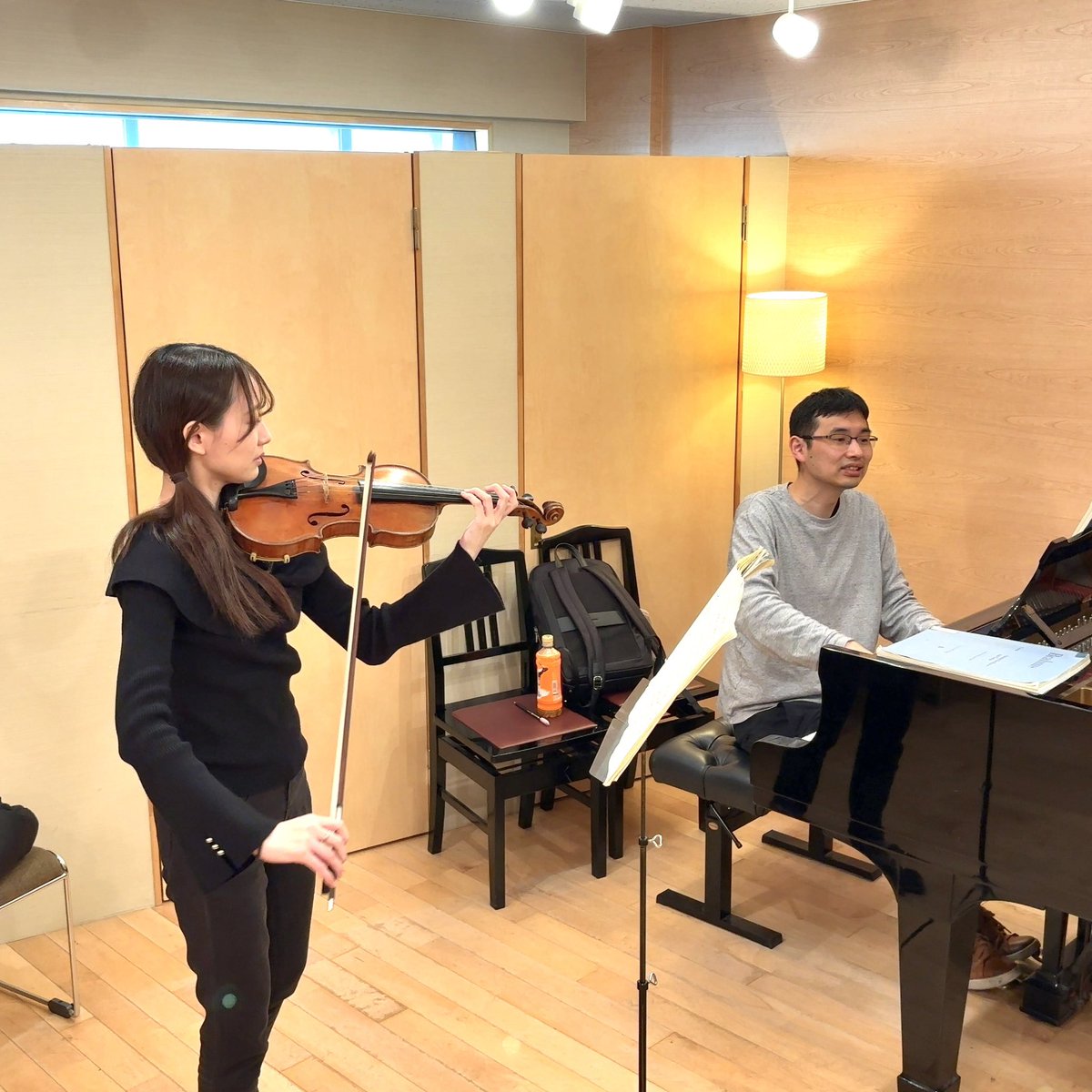 世古隆蔵先生のセミナー本日最終日。
今日はヴァイオリンの平井美羽さんが受講され、素晴らしい演奏にさらに世古先生が細かく丁寧にアドバイスされてさらに素敵になりました。
今回のセミナーは7日間で18名が受講。
次回は8月中旬に開催予定です。
#ピアノ
#弦楽器
#コリペティ
#アンサンブル