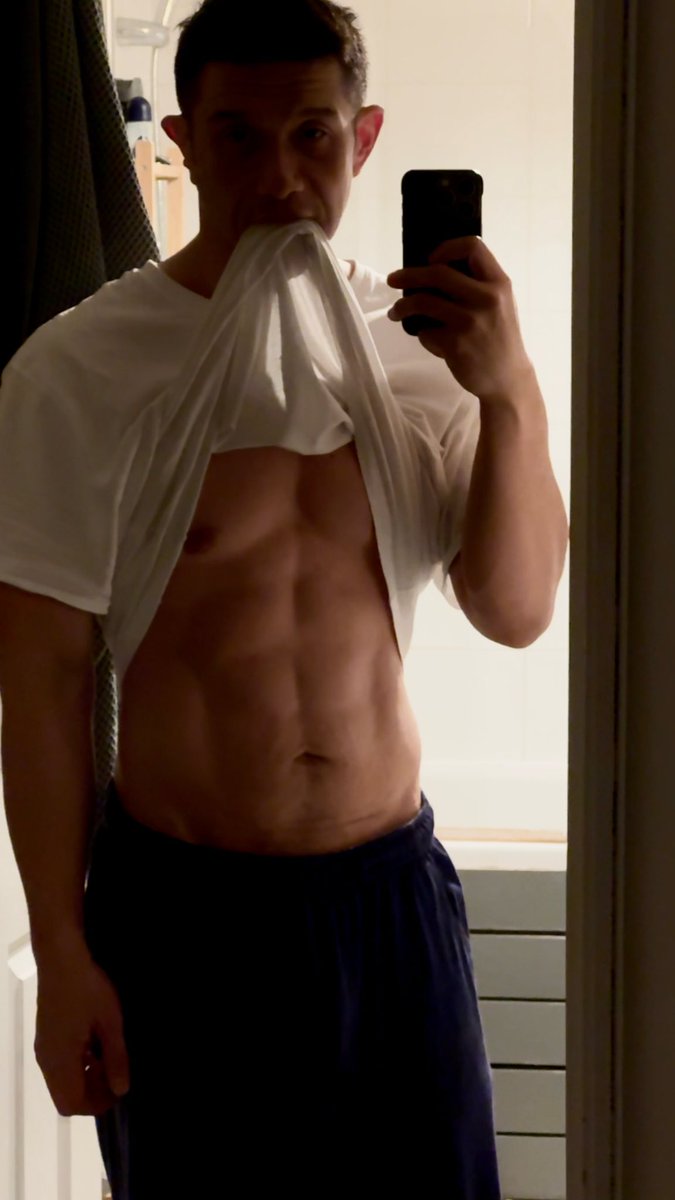 ٩( ᐛ )و--[ RONAN ] tweet media