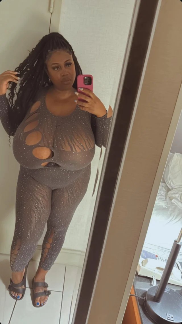 Naomi🖤 (Not Real) tweet media