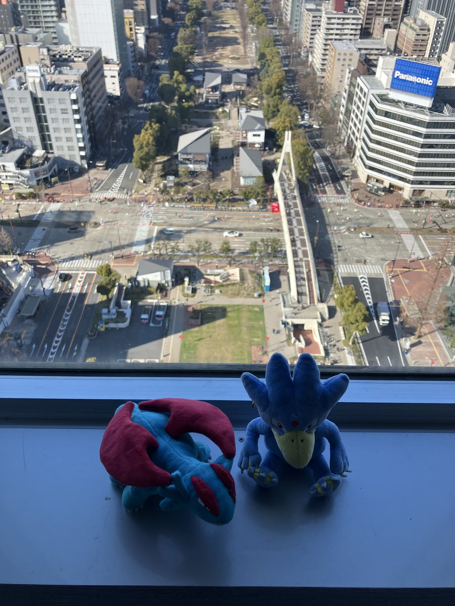 Om8V4's tweet photo. 血に濡れた三日月も楽しんでおります https://t.co/ZSYWuLJlmA