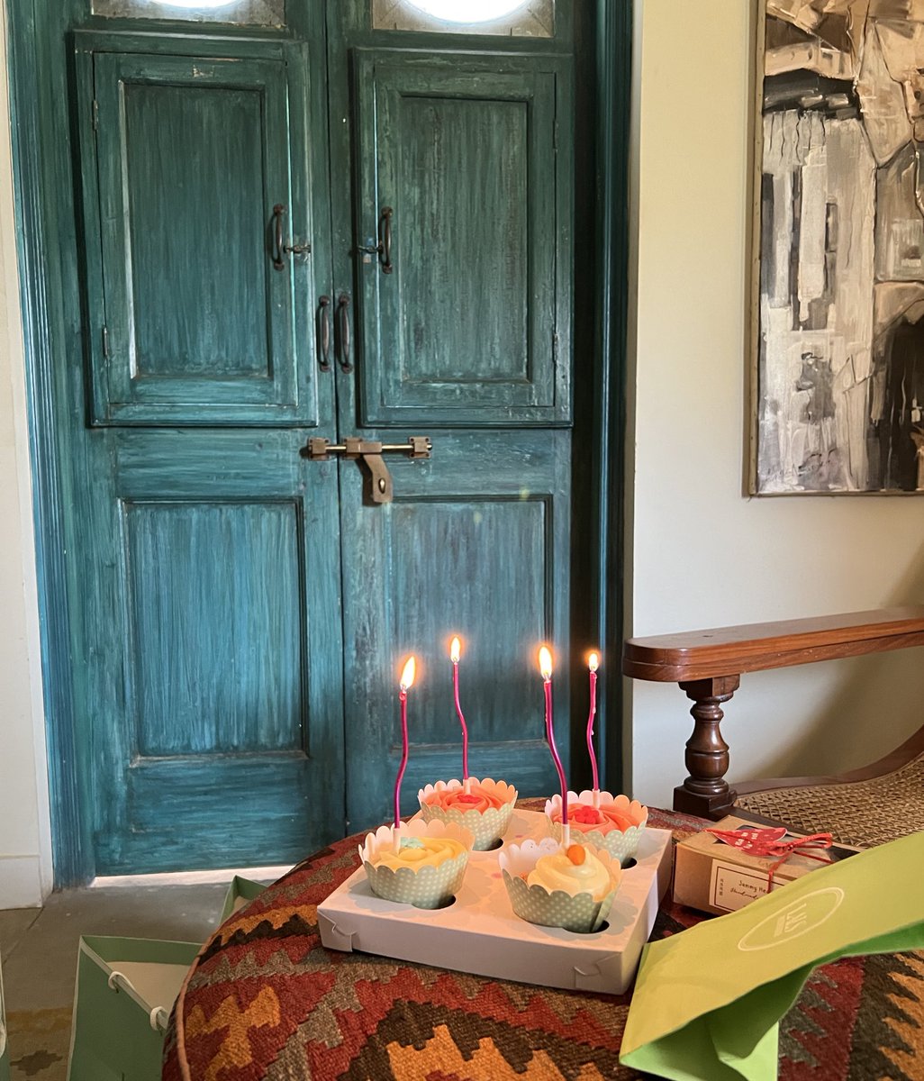 rosy tea tweet media