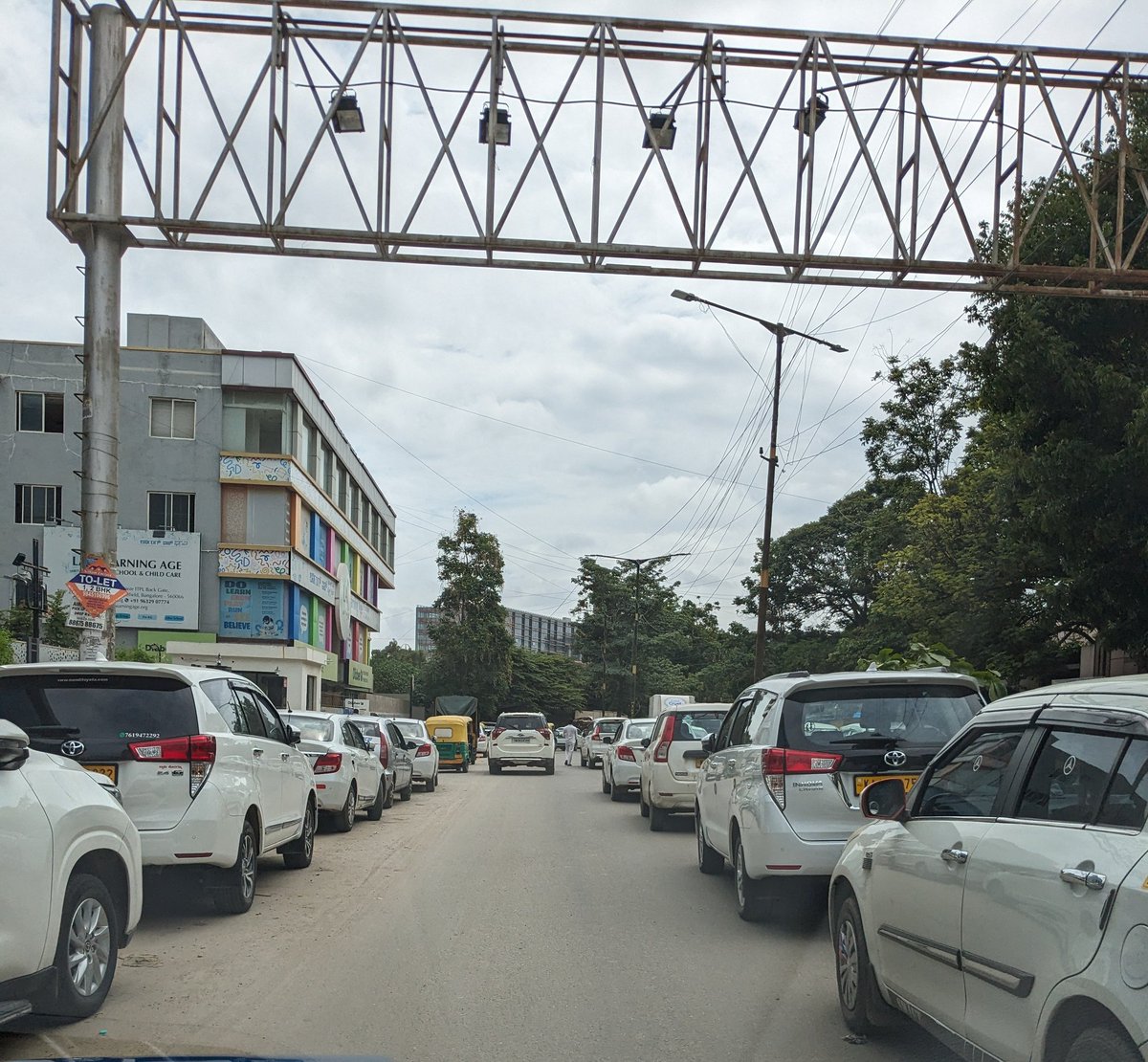 <a href="/GBA_office/">Greater Bengaluru Authority</a> <a href="/bengalurupost1/">Bengaluru Post</a> Good job. 👏 

Waiting for the team to clear encroachments of Hope farm to ITPL and ITPL Gate-3 to Nallurhalli lake.

Also the cars parked right in front of Jain College is a daily affair. ITPL staff illegally parking their 2 W on the road with full permission from <a href="/wftrps/">WHITEFIELD TRAFFIC PS BTP</a>