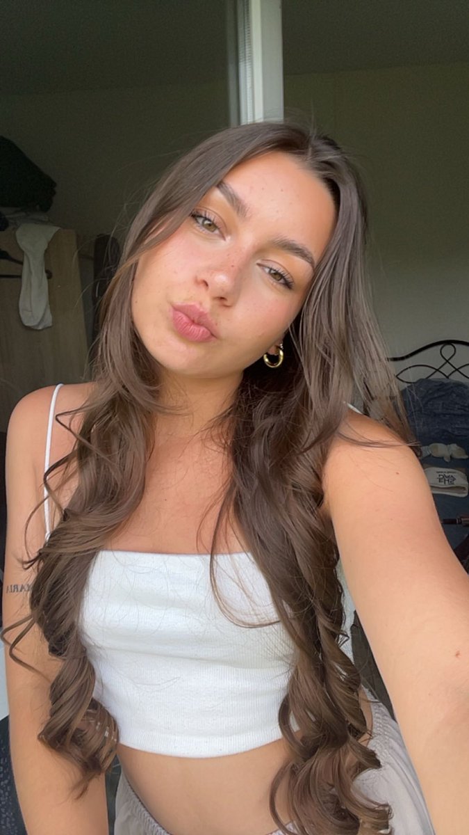 léa 💋 tweet media