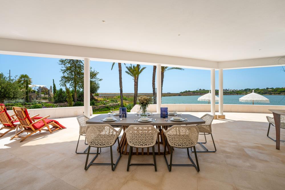 New to our Portugal collection, check out Casa Dez, a stunning 5-bedroom lakefront villa in Quinta do Lago. Steps from restaurants and the beach, perfect for family getaways! 🌅 
Discover more: bit.ly/46lExJJ 
#QuintaDoLago #Portugal #LuxuryTravel #TravelGoals #Algarve