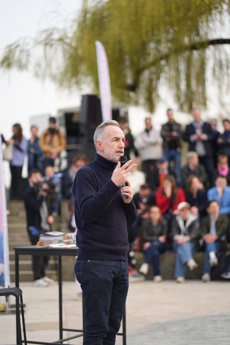 MarineRosset's tweet photo. Merci à @egregoire d'être venu débattre dans notre 5e arrondissement. Des habitants, de tous horizons, ont pu venir interroger et discuter avec notre candidat. Pour le 5e, comme pour Paris, mobilisons-nous en masse les 15 et 22 mars !

#Paris5 #Municipales https://t.co/LtXL6oLWoL