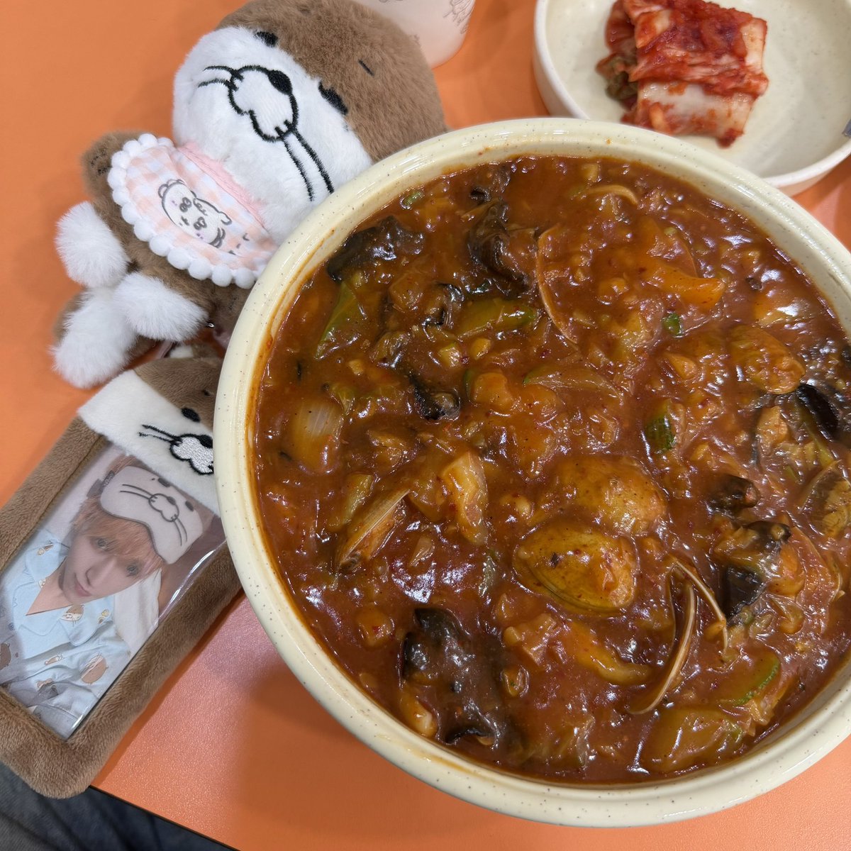 hing9hhing's tweet photo. 📍노벨반점

물짜장 맛집
양 진짜 많아요 볶음밥은 한정 수량으로 판매한다니까 둘이 가서 물짜장하나 볶음밥 하나 시키는 것도 추천합니더 맵거나 느끼하지 않고 조하요~.~

#둘이먹다하나가뒤지리우
#이리우너라_먹고놀자 https://t.co/bipIHKMbI3