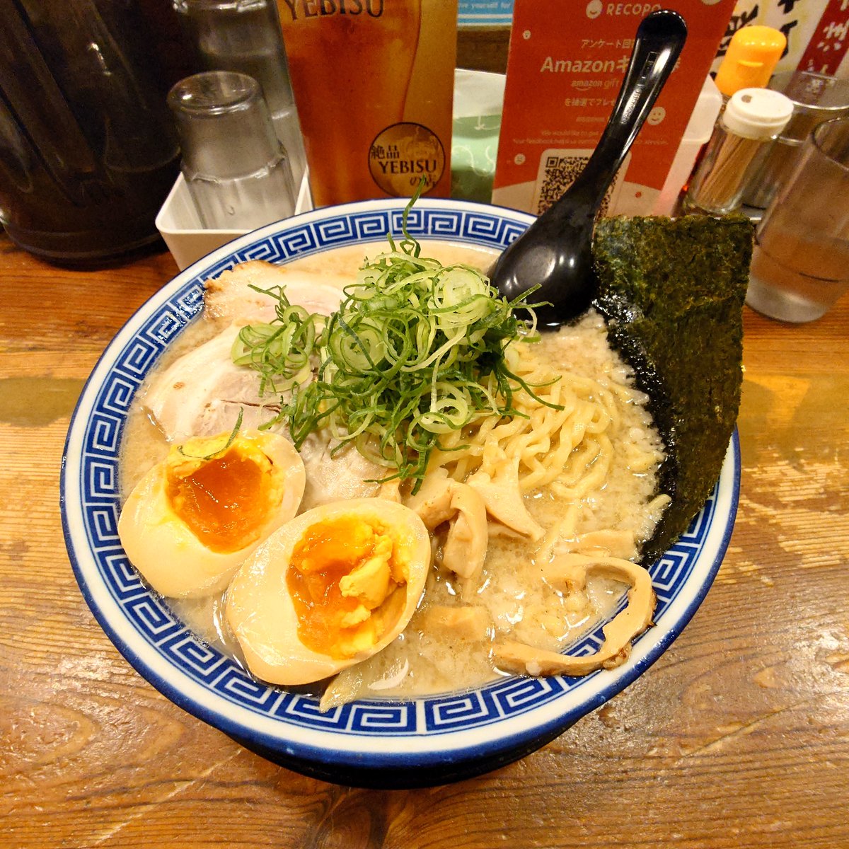TOM7D's tweet photo. (26/03/08)
久々に駅前へ。数年振りに地元の映画館へ足を運び、話題の「国宝」を今更ながら見てきた。
今は1日1回の上映で、意外とシニア層のお客さんが多かった。リピーターかな?

感想は…個人的には期待した程ではなかったな😅

鑑賞前に「麺屋くさび」で腹ごしらえ🍜土日は麺大盛り無料サービス♪ https://t.co/nFzOBQp4Qi