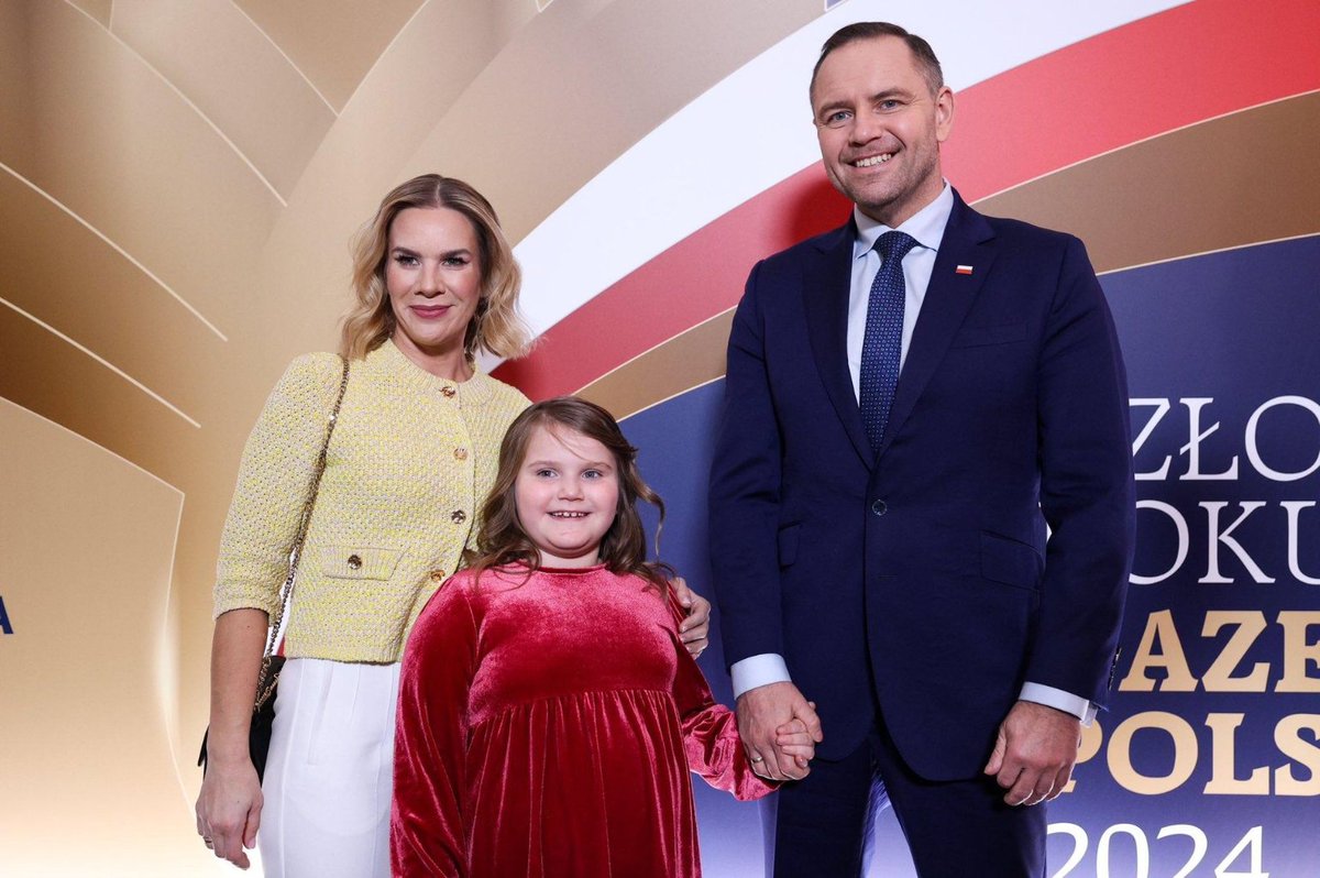 Przegrzali z tym SAFE. Serio.
Jeśli używają nawet tej ćwierć inteligentki, tego, wybaczcie słowo, ale to i tak najłagodniejsze, nielotnego chamidła, Szczepkowskiej, która znowu zaczyna bredzić putinowską propagandę, że Nawrocki nie jest Prezydentem (skądinąd to niebywałe, że po