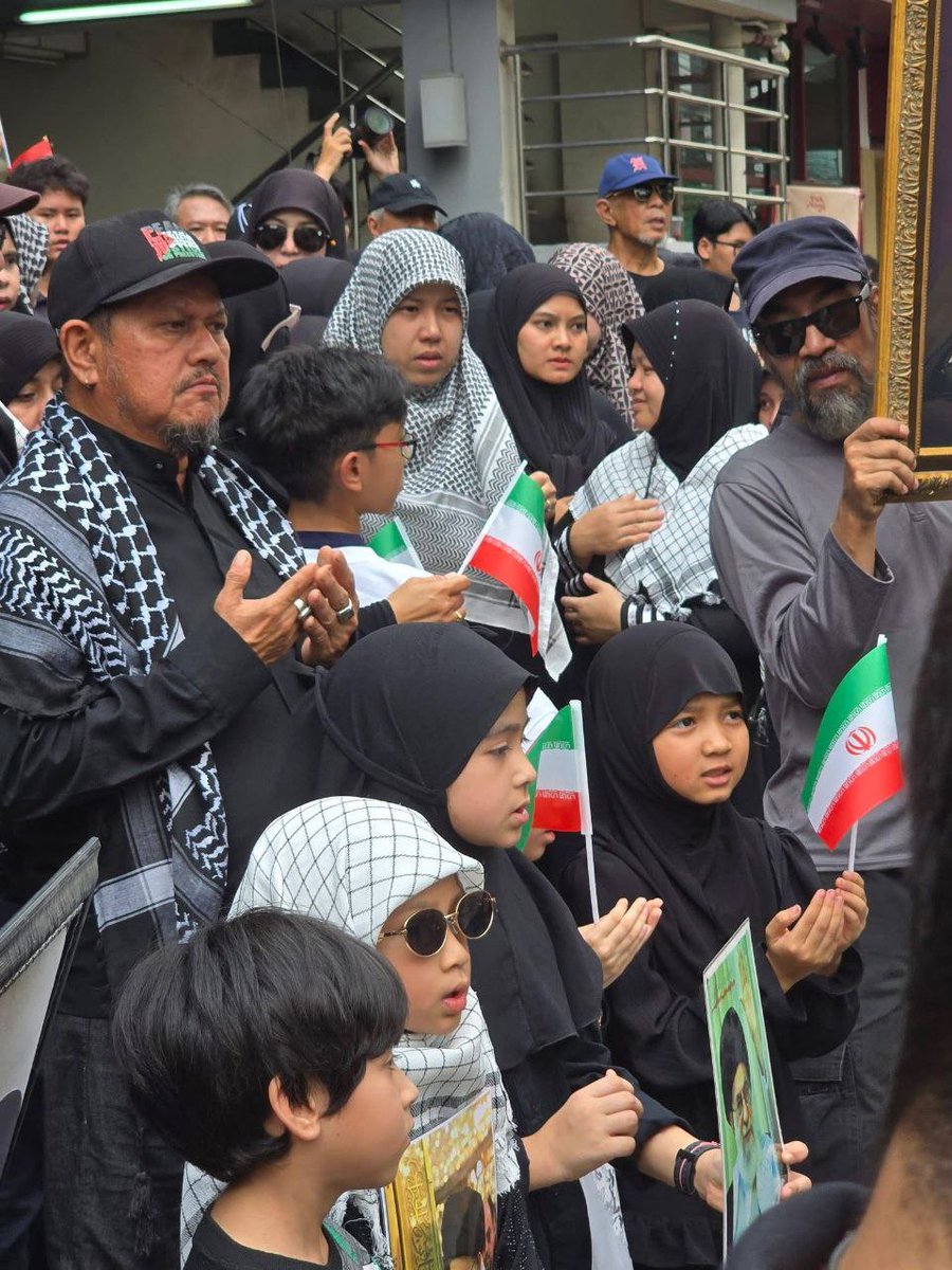 การรวมตัวของชาวไทยหน้าสถานทูต เพื่อแสดงการสนับสนุนสาธารณรัฐอิสลามแห่งอิหร่านต่อผู้รุกรานในสงคราม และเพื่อแสดงความเคารพต่อผู้นำสูงสุดผู้ล่วงลับ