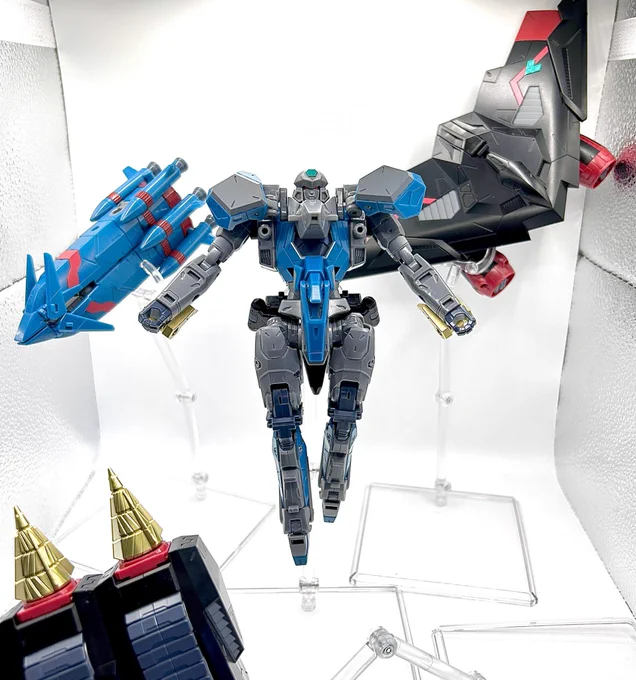 トイライズのガオファイガーが遊びやすいしカッコイイしで最高でよォ…… 大きい撮影ブース欲しい