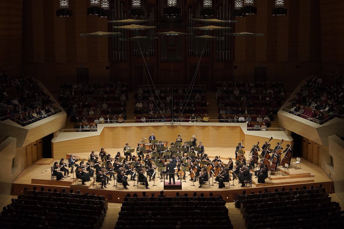 Photos of today’s concert 📸
3/8(日) サントリーホール
プロムナードコンサートNo.416

指揮／大野和士
チェロ／ゴーティエ・カプソン

メンデルスゾーン：序曲《静かな海と楽しい航海》
エルガー：チェロ協奏曲 ホ短調 
メンデルスゾーン：交響曲第4番イ長調op.90《イタリア》

📸Rikimaru Hotta