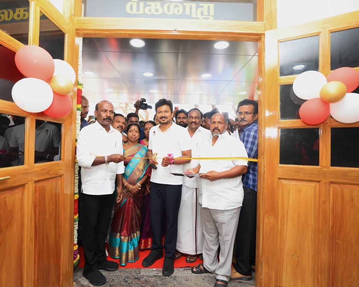 Udhaystalin's tweet photo. இந்தியாவுக்கே வழிகாட்டும் வகையில், தமிழ்நாட்டை கல்வியில் சிறந்த மாநிலமாக நம் திராவிட மாடல் அரசு உருவாக்கி உள்ளது.

அந்த வகையில், சின்னப்போரூர் அரசு மருத்துவமனை வளாகத்தில் ரூ.2.21 கோடி மதிப்பில் கட்டப்பட்டுள்ள கலைஞர் நூற்றாண்டு நூலகம் மற்றும் திறன் மேம்பாட்டு மையத்தை இன்று திறந்து வைத்தோம்.

வாழ்த்துகள்.

@Subramanian_ma
 @GanapathyK
 @PrabhakarRaja88
 @MMageshkumaar
