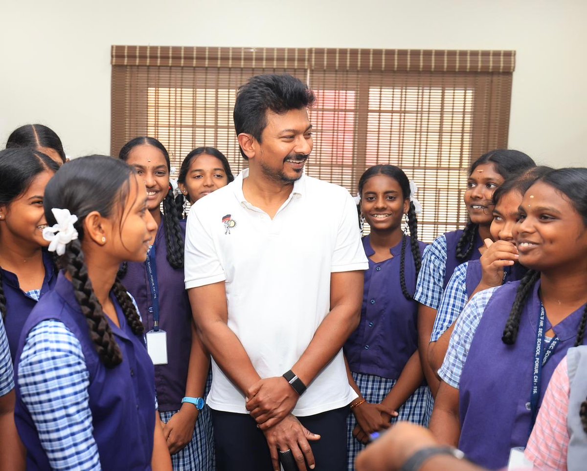 Udhaystalin's tweet photo. இந்தியாவுக்கே வழிகாட்டும் வகையில், தமிழ்நாட்டை கல்வியில் சிறந்த மாநிலமாக நம் திராவிட மாடல் அரசு உருவாக்கி உள்ளது.

அந்த வகையில், சின்னப்போரூர் அரசு மருத்துவமனை வளாகத்தில் ரூ.2.21 கோடி மதிப்பில் கட்டப்பட்டுள்ள கலைஞர் நூற்றாண்டு நூலகம் மற்றும் திறன் மேம்பாட்டு மையத்தை இன்று திறந்து வைத்தோம்.

வாழ்த்துகள்.

@Subramanian_ma
 @GanapathyK
 @PrabhakarRaja88
 @MMageshkumaar