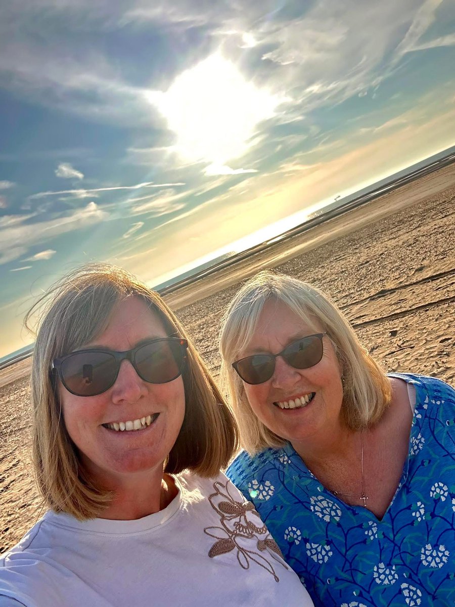 Helen 🌻 tweet media