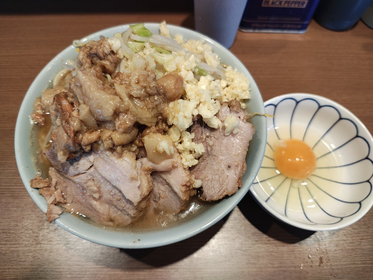 asky37's tweet photo. @yokohama_A151 僕も昨日慎ちゃんオペだったので行きましたよ～
豚もふわっふわだったので思わず一本豚も買ってしまった🐷 https://t.co/fTCSLDRcQF