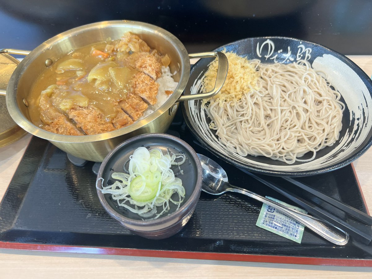 koji007freedom's tweet photo. 前から食べたかったゆで太郎の鍋カツカレーセット

こういう幸せがあるから、仕事頑張れる＾＾

#ゆで太郎 https://t.co/7fjpBij2jX