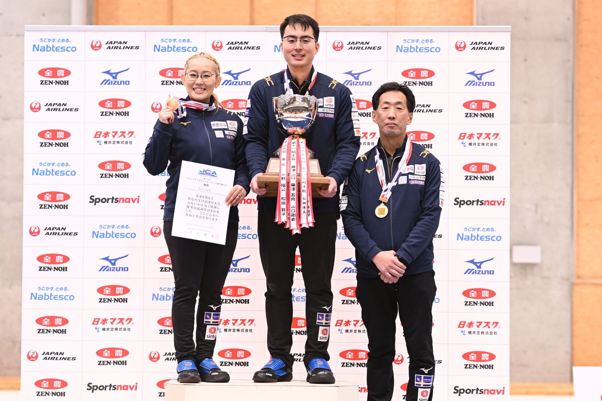 japan_curling's tweet photo. 第19回 日本ミックスダブルスカーリング選手権大会は、『小穴・青木』が優勝を飾り、全日程を終了しました🥌

たくさんのご視聴と温かいご声援、誠にありがとうございました！

🏆小穴・青木
🥈松村・谷田
🥉一戸・鈴木

📸 ©︎JCA/H.IDE
#jmdcc2026 #カーリング #curling https://t.co/VeyPwcpWbA
