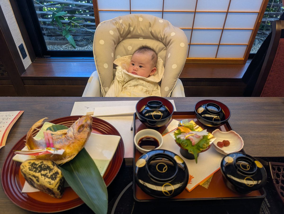 0923Boy's tweet photo. 本日お宮参りとお食い初め🎊
元気に育ってきているので、嬉しい限りです😂 https://t.co/1fVigEgQtS