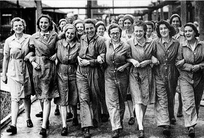 Bir hak mücadelesinin adıdır 8 Mart!

ABD’nin New York kentinde 8 Mart 1857 yılında bir tekstil fabrikasında 40 bin dokuma işçisi kadın, insani mesai süreleri, eşit işe eşit ücret, sendikal hakları talebiyle greve başladılar. Polisin işçilere saldırmasının ardından fabrikada