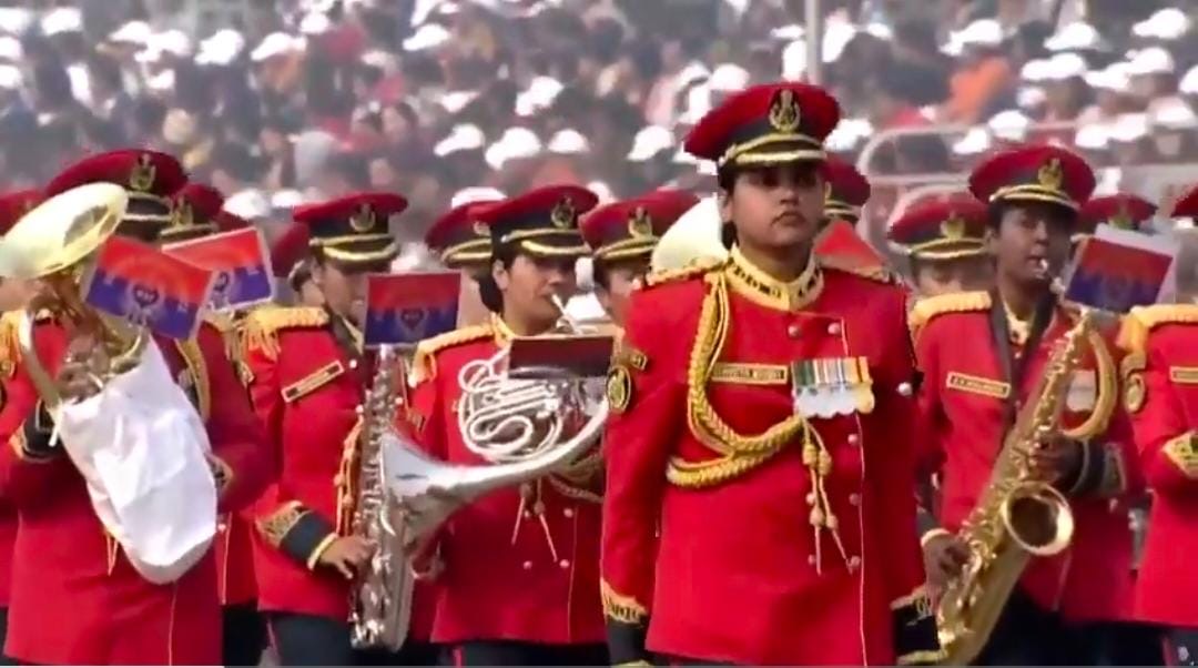 stcbsfnb's tweet photo. On #InternationalWomensDay @stcbsfnb celebrates its Mahila Brass Band, whose Mahila Praharis enthrall soldiers and civilians alike with patriotic tunes at Passing Out Parades &amp; national celebrations. The band also proudly marched on Kartavya Path during Republic Day.
#NariShakti https://t.co/h6AigCxSv6
