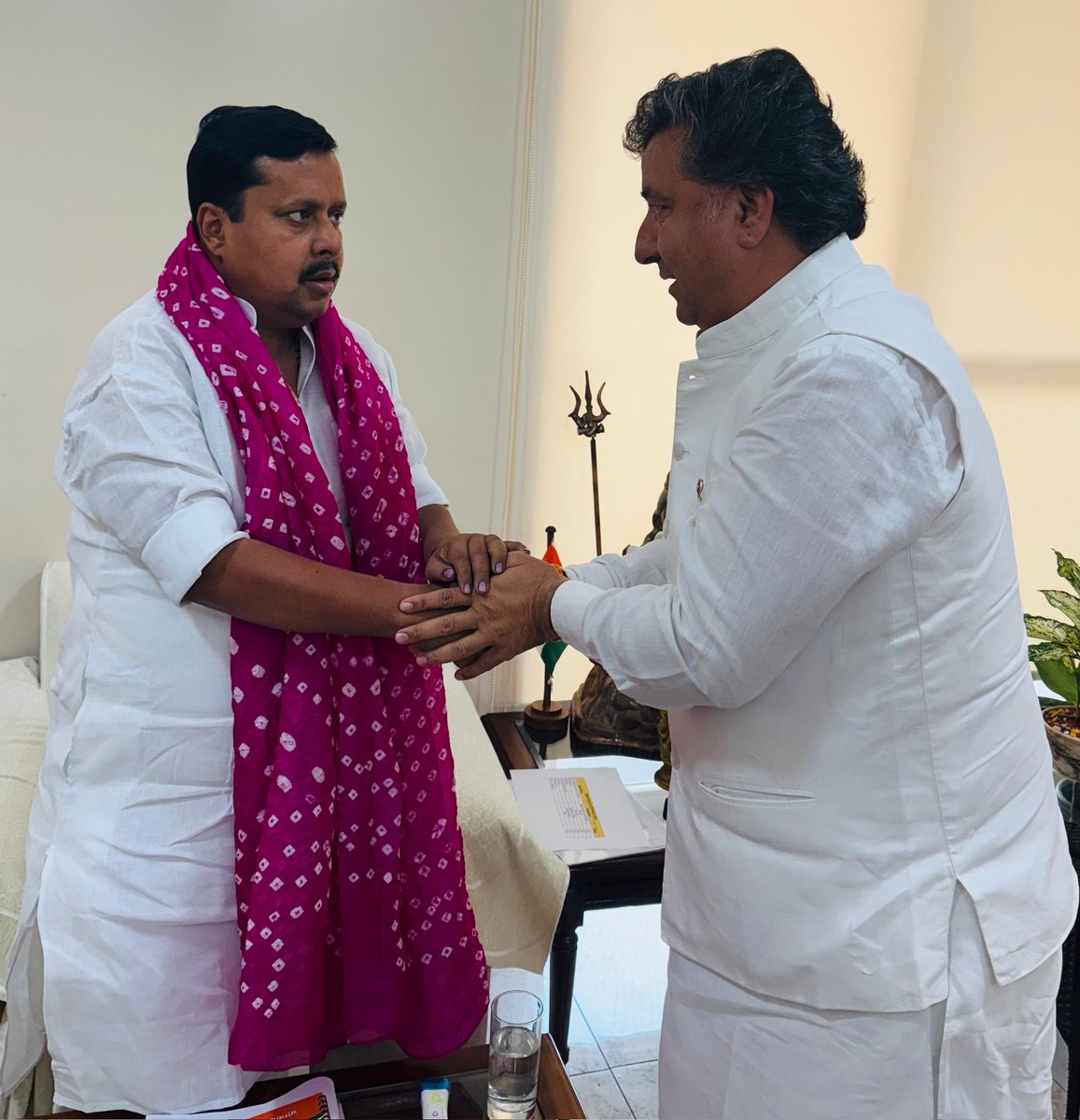 kkvishnoibjp's tweet photo. आज नई दिल्ली प्रवास के दौरान भारतीय जनता पार्टी के माननीय राष्ट्रीय अध्यक्ष श्री @NitinNabin जी से शिष्टाचार भेंट करने का सुअवसर प्राप्त हुआ।

आदरणीय अध्यक्ष जी का सादगीपूर्ण व्यक्तित्व, कुशल नेतृत्व तथा संगठन के प्रति उनका समर्पण हम सभी कार्यकर्ताओं के लिए सदैव प्रेरणादायक है।

@BJP4Rajasthan @BJP4India