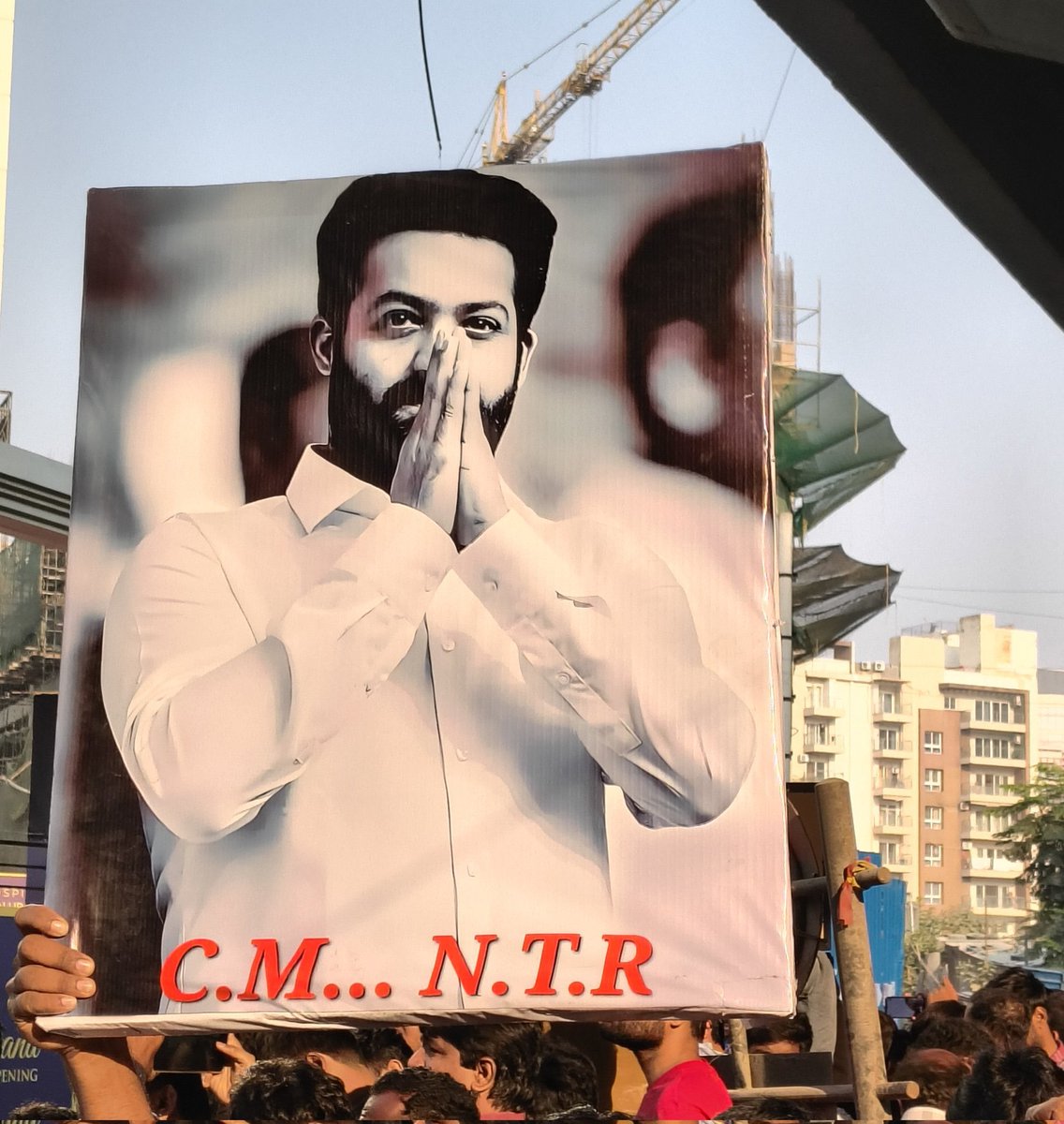 Filmy_Time's tweet photo. కర్ణాటకలో జూనియర్ ఎన్టీఆర్ మీద అభిమానమిలా వుంది.
రాజకీయాల్లోకి జూనియర్ ఎన్టీఆర్ వస్తాడా?
ఆ ఛాన్స్ జూనియర్ ఎన్టీఆర్ తీసుకుంటాడా!?
#JrNTR https://t.co/kVaLssnOGY