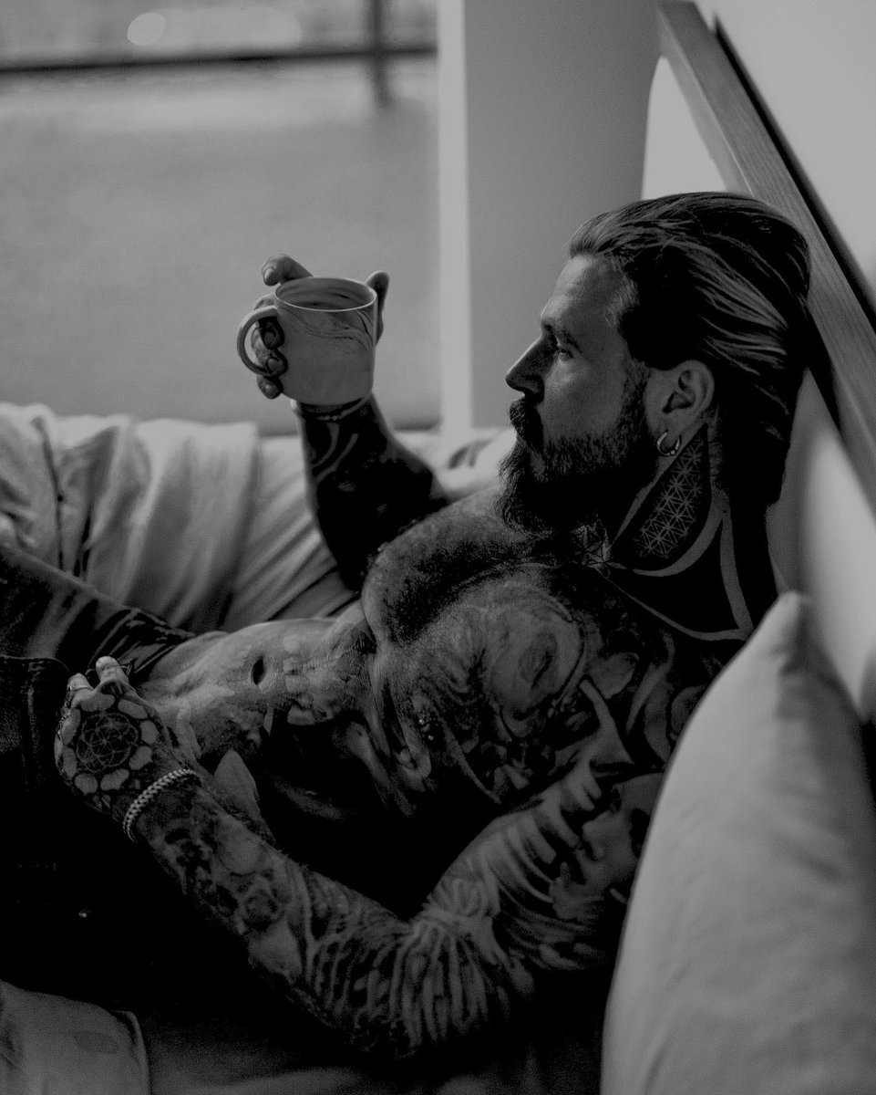 iC00RE's tweet photo. ⠀⠀  ⠀  ⠀    
               ⠀⠀    ⠀
       ⠀     물𝑑𝑎𝑟𝑘. ─── ﹙𝑛.﹚ ︰ ⠀     ⠀⠀
           ⠀⠀ aber zuerst kaffee… 
  ⠀ ⠀     ⠀⠀
           ⠀⠀   ⠀            ⠀ https://t.co/ehMc1CsKco