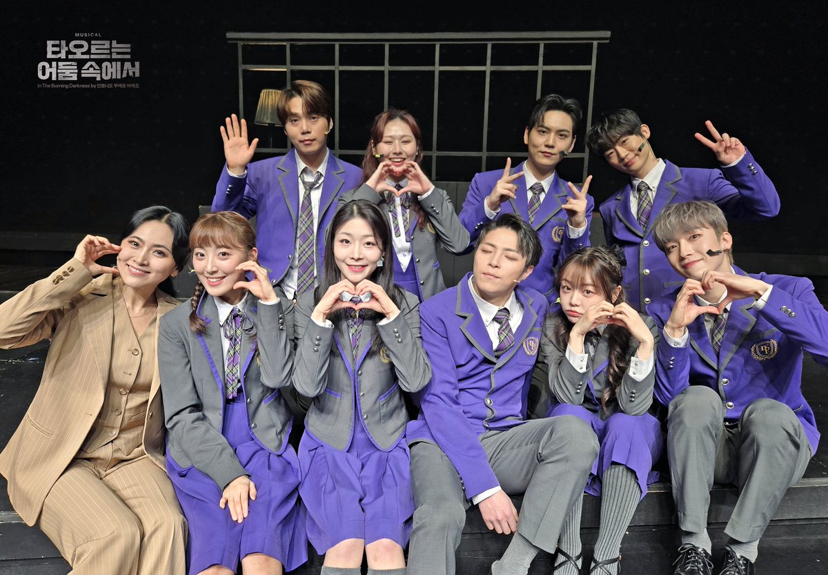 뮤지컬 타오르는 어둠 속에서 tweet media
