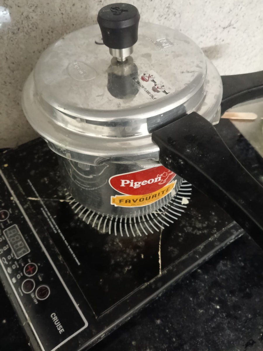 ASHISHK00163048's tweet photo. ⚠️ Serious Safety Issue

My Pigeon Favourite Induction Base Pressure Cooker exploded while cooking on a Pigeon Rapido Cute Cruise 1800W induction cooktop. The blast cracked the induction and the lid flew off dangerous.Please help

@Pigeon_Kitchen @StovekraftLtd @instamart_it https://t.co/aBVeE8Veex