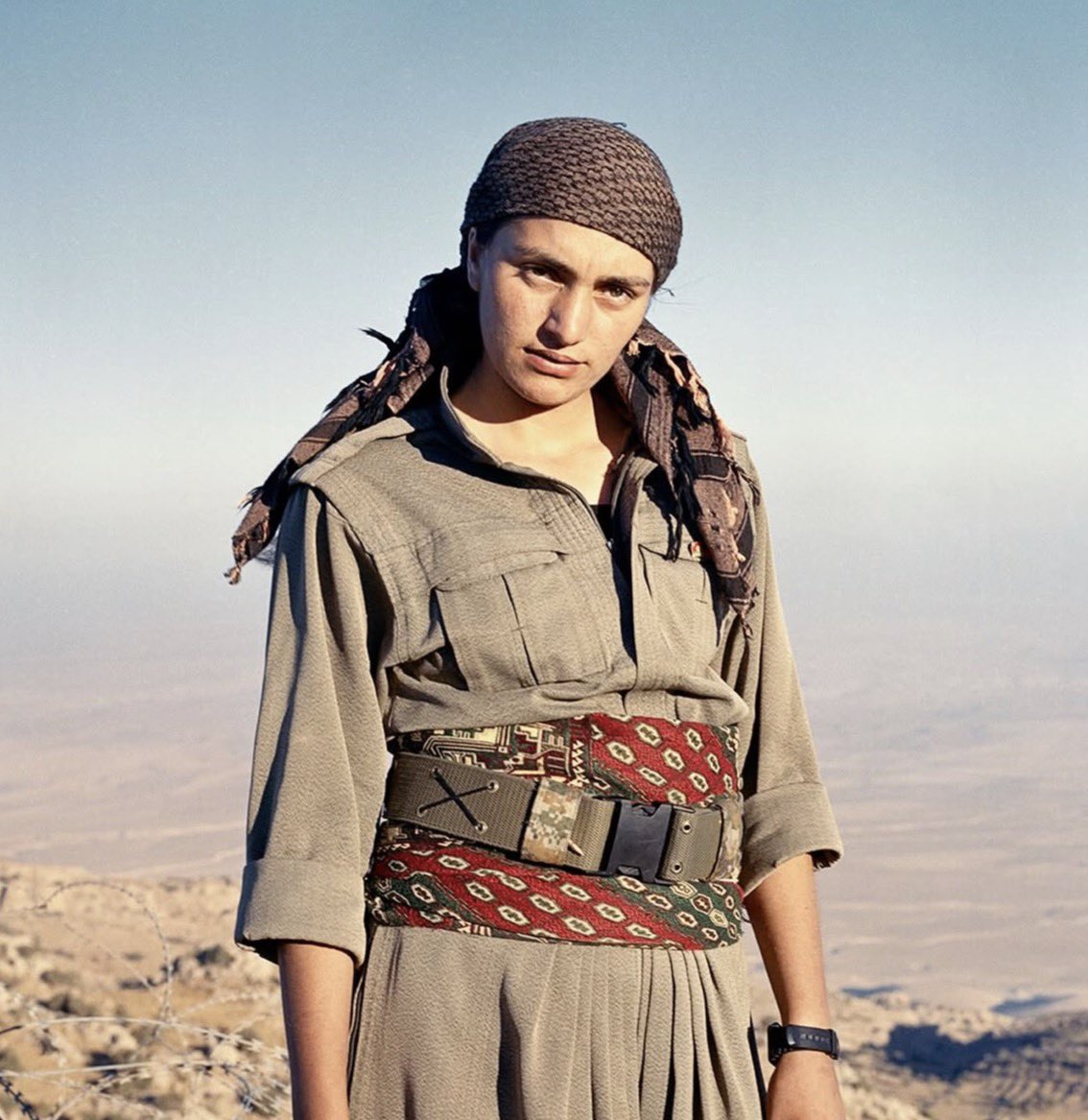 Op de Internationale #Vrouwendag denk ik aan alle Jezidi/Koerdische vrouwen, vooral wie nog gegijzeld wordt door de barbaren.

Voor hen en voor al onze mensen is bestaan al duizenden jaren niet vanzelfsprekend geweest. Voor hun kracht buig ik 🌷Happy #WomensDay2026