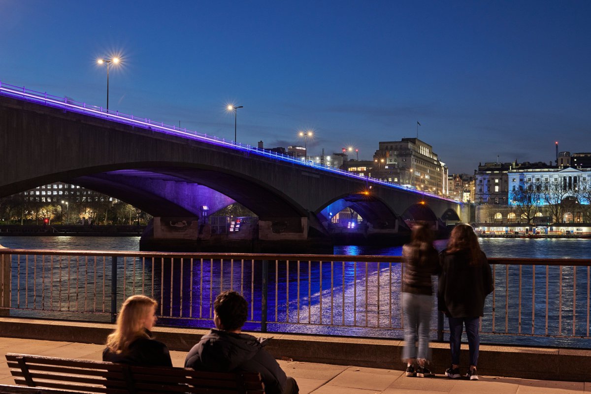 IlluminatedRiv's tweet photo. Today, as Waterloo Bridge is lit each night as part of Illuminated River, it stands as a reminder of the women whose labour helped shape London’s skyline.

📸 James Newton https://t.co/GfDtzhkPON