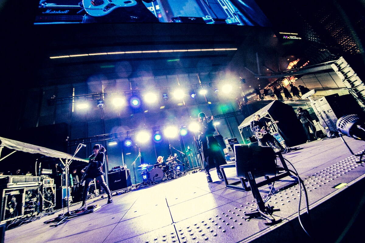 natalie_mu's tweet photo. 【ライブレポート / 写真8枚】

CLAN QUEENフリーライブ
歌舞伎町に4000人集結

ソニーミュージックへの移籍発表にファン歓喜
新曲初披露、過去最大規模ワンマンも決定
https://t.co/ANeGG3jYdl

#CLANQUEEN #CLANQUEEN_99 https://t.co/uylYSGHfDL