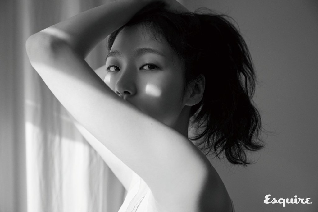 ggoneverse's tweet photo. "women are beautiful just by existing i think there's a beauty to every age that's so clear. you get a rock and then cut it again and again to make it a shiny jewel and i think the process women go through as they age is so beautiful" — kim goeun

happy international women's day! https://t.co/PGBQY5Hjl7