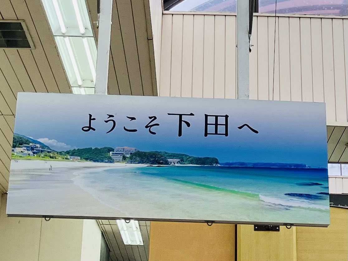 赤い車 Official tweet media