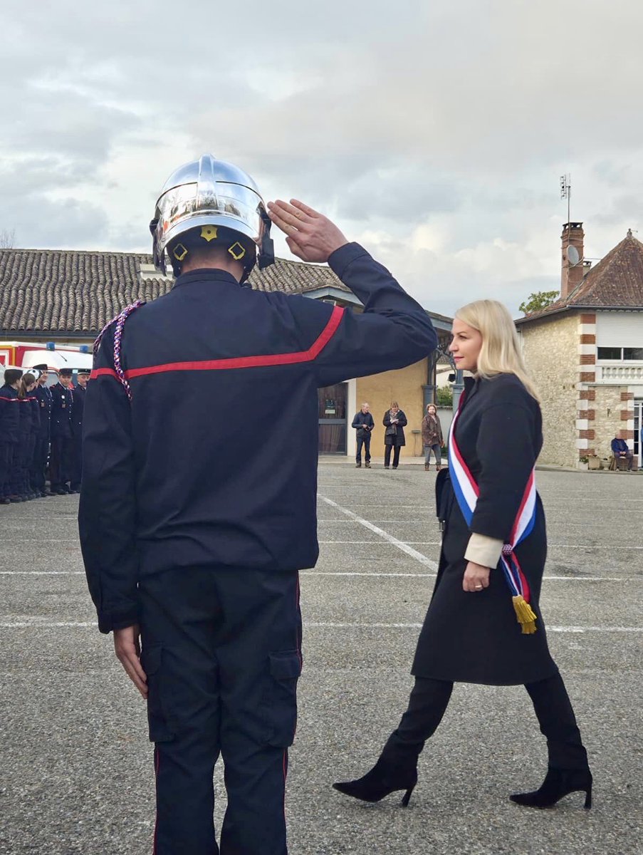 HeleneLaporteRN's tweet image. 🔥🚒 Hier en fin de journée , j’étais présente à #Duras pour la cérémonie de la Sainte-Barbe des sapeurs-pompiers.

Un grand merci à l’ensemble du centre de secours pour leur accueil particulièrement chaleureux.

Cette cérémonie rappelle l’engagement quotidien de nos pompiers,