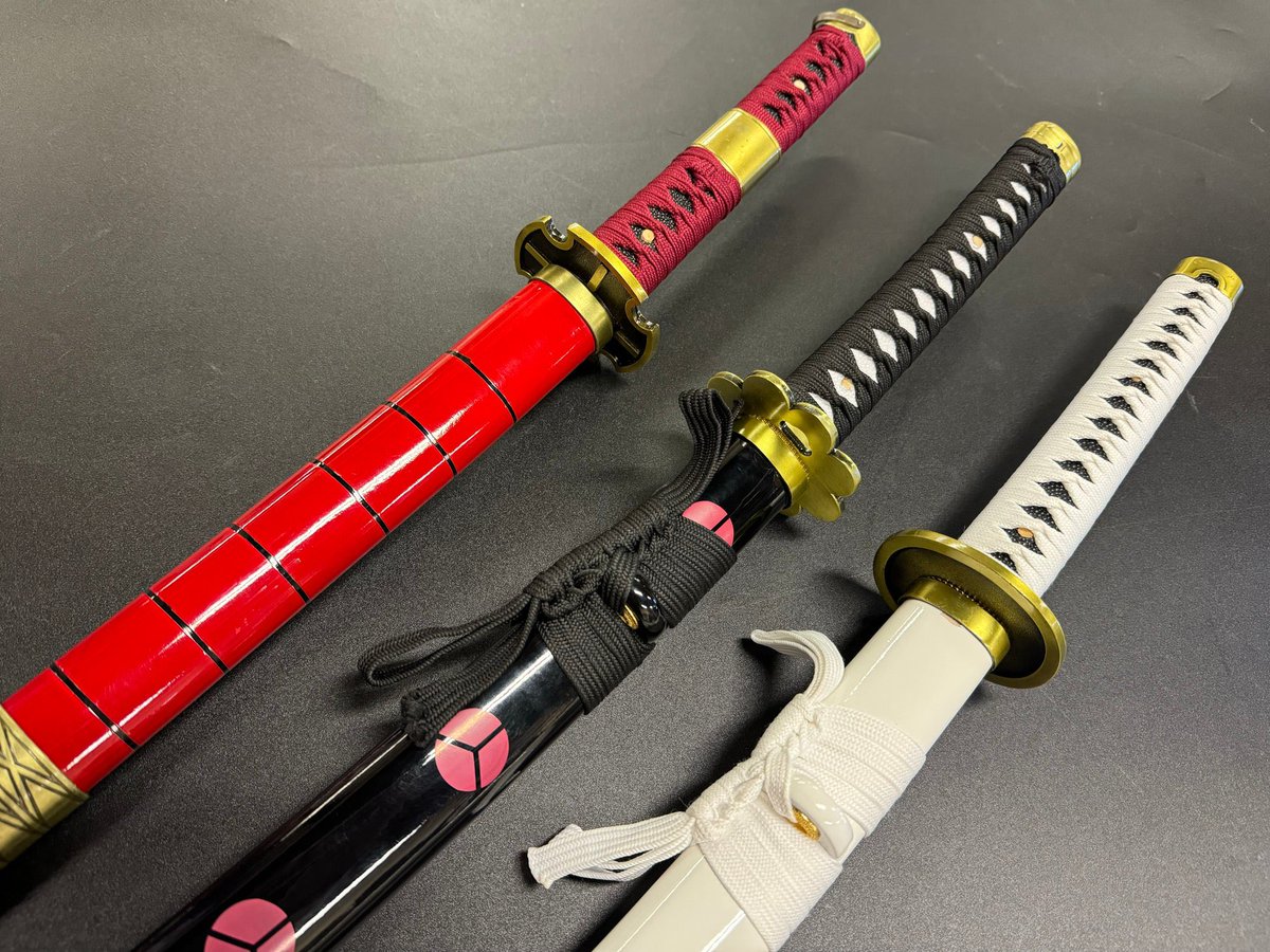 mackenyv's tweet photo. Alasan saya membawa pedangnya zoro. Karena siapa tau efek sering begadang, ditengah pertempuran zoro ngantuk. Saya suruh aja dia bobo di kapal dan mengambil alij jobdescnya buat lanjut bertarung dgn pasukan hody menggunakan 3 pedangnya https://t.co/5QZJiv0UJL